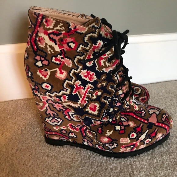 Urban outfitter wedge boots! Super cute!! - Picture 2 of 3